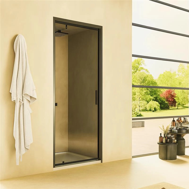 Nicchia doccia 80 cm Rio a pivot vetro 6 mm trasparente H installato in bagno moderno con ante in vetro temperato...