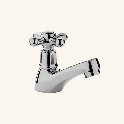 Paffoni Iris Irv090 Rubinetto Lavabo Solo Acqua Fredda Cromo ambientato su piano bagno con accessori