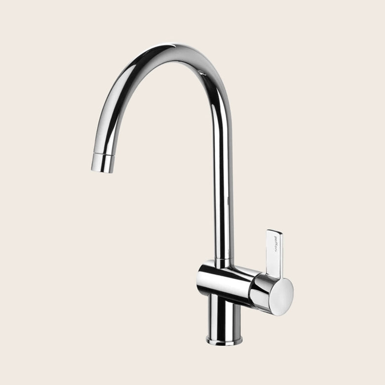 Paffoni Rock RO180 Miscelatore lavello monoforo cromo in ceramica e lucido installato su lavello, vista della bocca e...