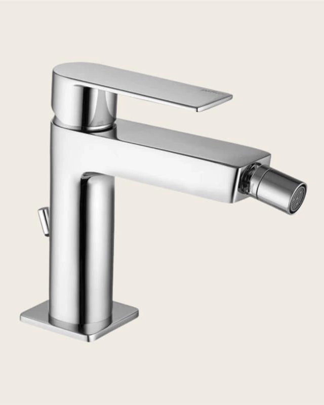 Paffoni Tango Miscelatore Monocomando Bidet con scarico in lucido, vista frontale della maniglia e della bocca di erogazione