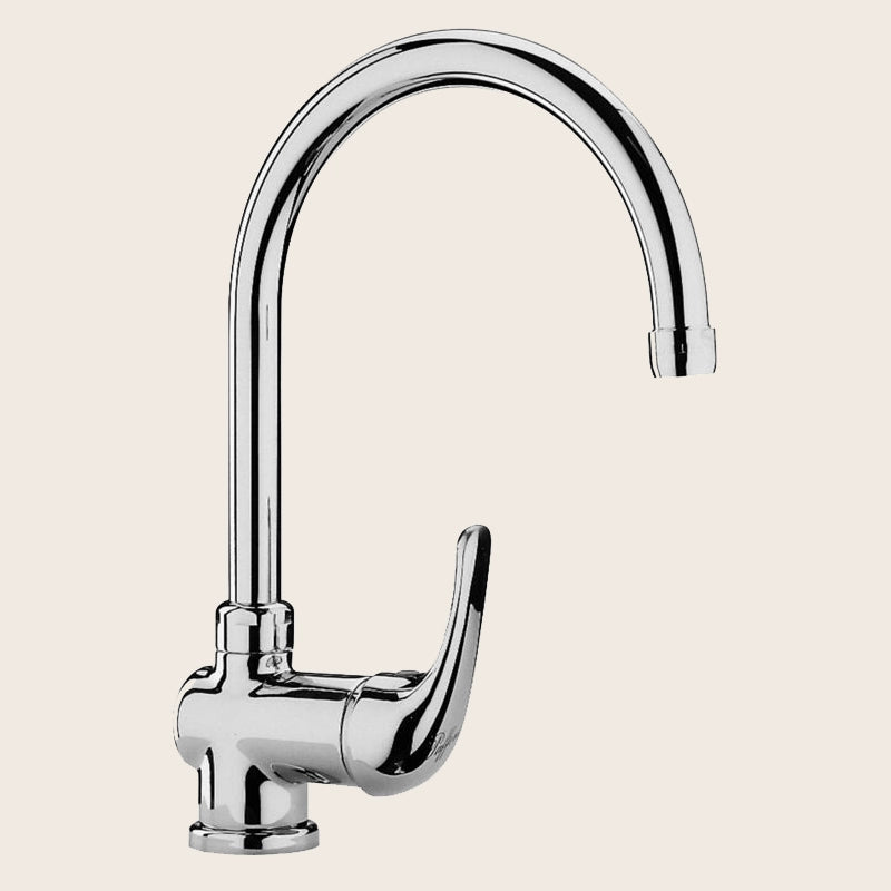 Paffoni apollo 3 apm3180 miscelatore lavello cucina cromo installato su lavello, vista della bocca e della leva