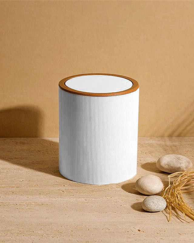 Pattumiera 5L in plastica bianco London in abs e opaco montato a parete, vista del design e della finitura - Exagonshop