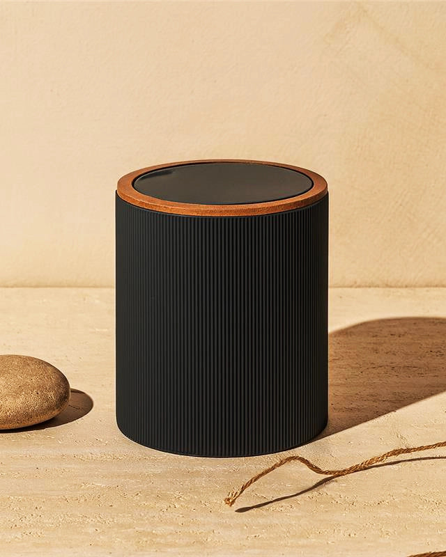 Pattumiera 5L in plastica nero London in abs e opaco montato a parete, vista del design e della finitura - Exagonshop