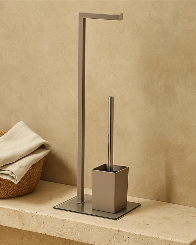 Piantana portarotolo e portascopino tortora con base in in vetro temperato e naturale montato a parete, vista del design...