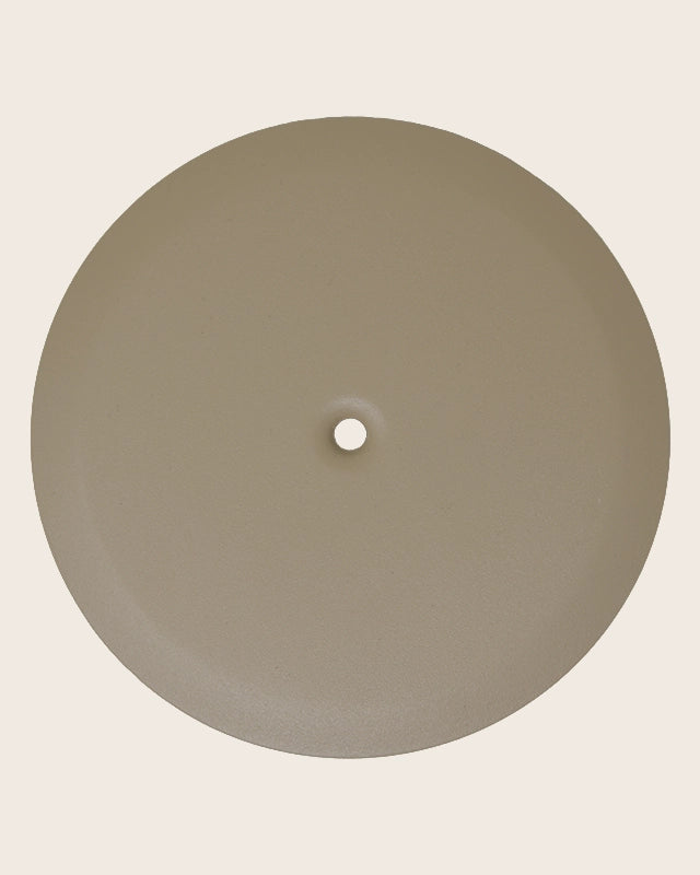 Piattello 14 cm tappo pozzetto beige sabbiato, vista frontale della maniglia e della bocca di erogazione - Exagonshop