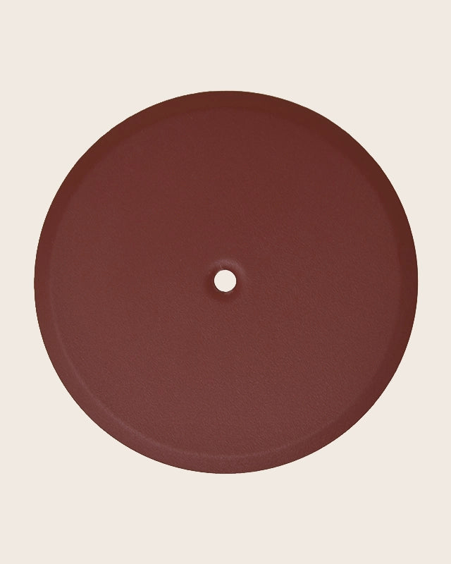 Piattello 14 cm tappo pozzetto bordeaux sabbiato, vista frontale della maniglia e della bocca di erogazione - Exagonshop