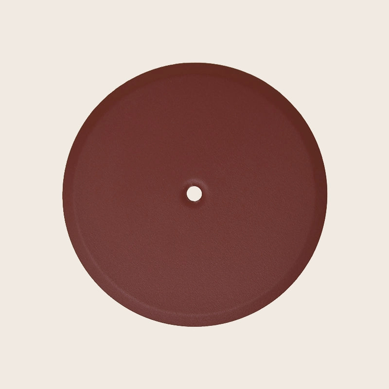 Piattello 14 cm tappo pozzetto bordeaux sabbiato, vista frontale della maniglia e della bocca di erogazione - Exagonshop