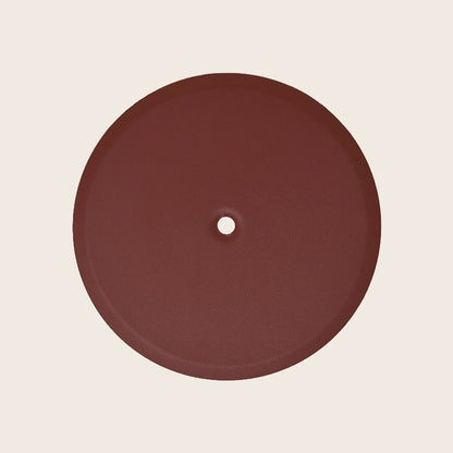 Piattello 14 cm tappo pozzetto bordeaux sabbiato, vista frontale della maniglia e della bocca di erogazione - Exagonshop