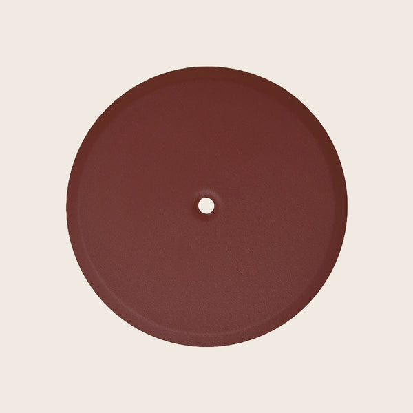 Piattello 14 cm tappo pozzetto bordeaux sabbiato, vista frontale della maniglia e della bocca di erogazione - Exagonshop