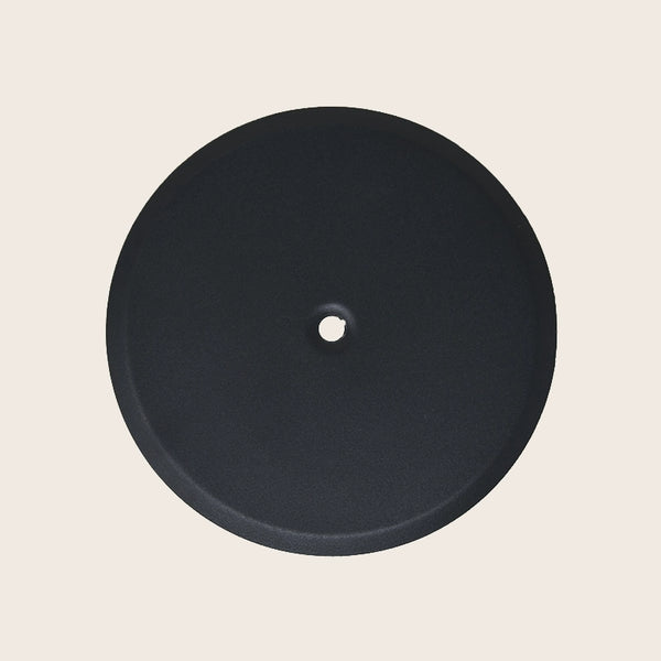 Piattello 14 cm tappo pozzetto nero sabbiato, vista frontale della maniglia e della bocca di erogazione - Exagonshop