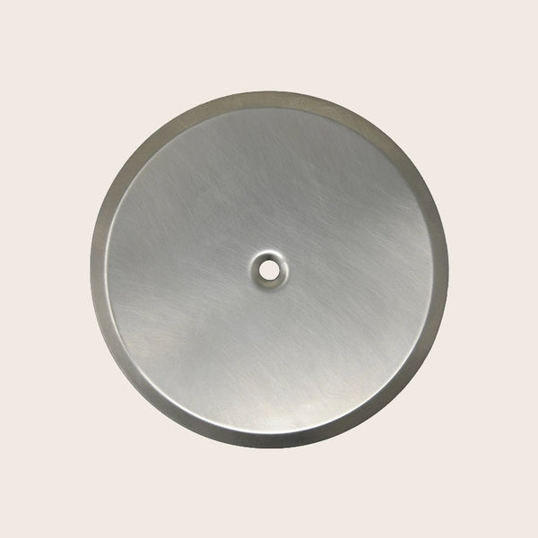Piattello 14 cm tappo pozzetto nichel spazzolato, vista frontale della maniglia e della bocca di erogazione - Exagonshop