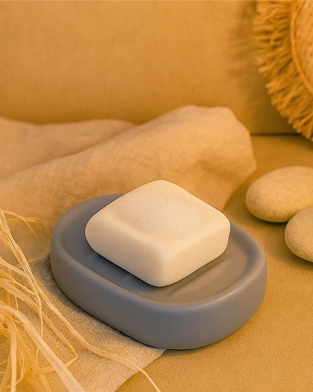 Porta sapone da appoggio in ceramica grigio Sidney montato a parete, vista del design e della finitura - Exagonshop