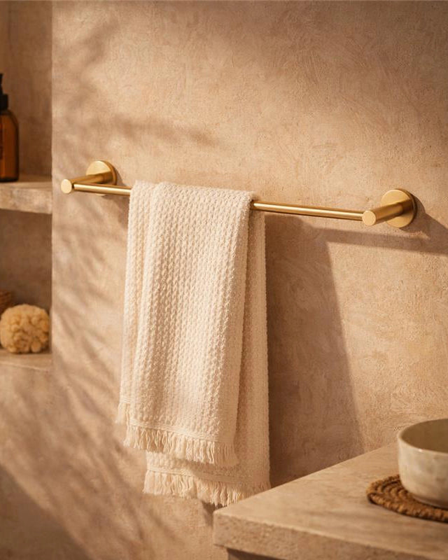 Portasciugamani 50 cm oro spazzolato Minimal montato a parete, vista del design e della finitura - Exagonshop