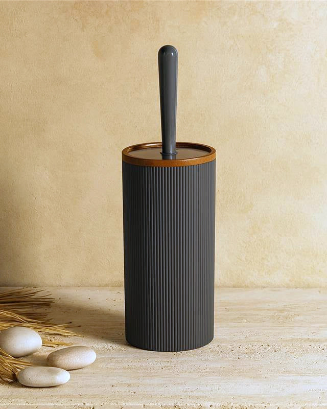 Portascopino a pavimento in plastica grigio London montato a parete, vista del design e della finitura - Exagonshop