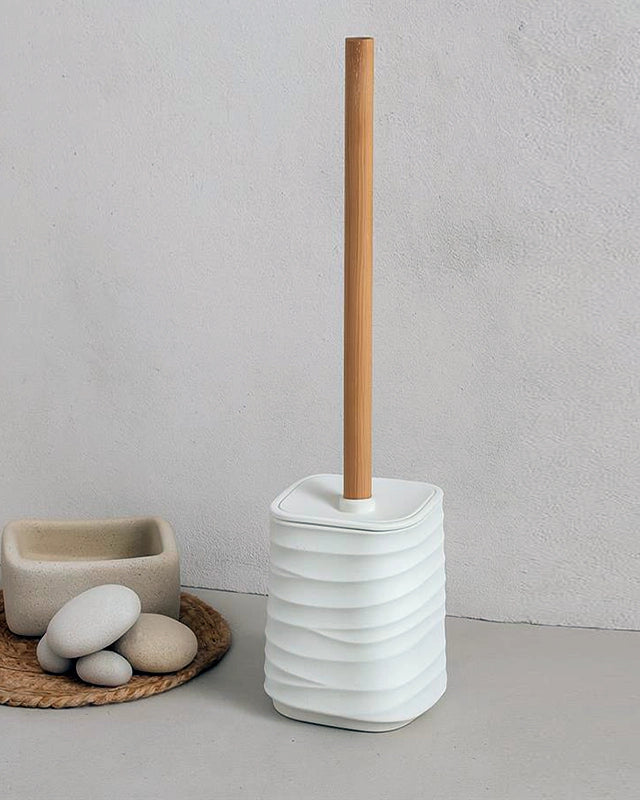 Portascopino in plastica ABS e bamboo bianco Alabama in opaco e naturale montato a parete, vista del design e della...