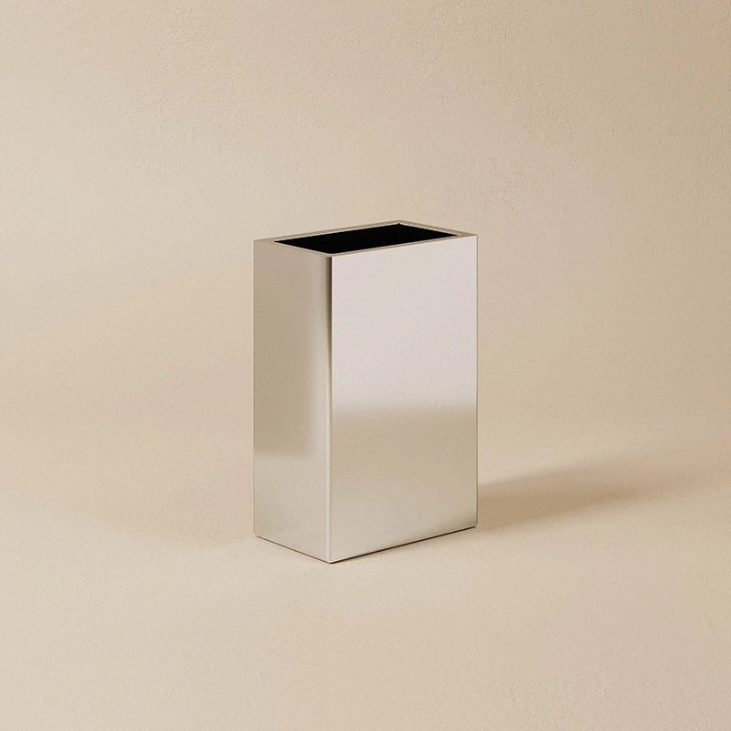 Portaspazzolini Da Appoggio Cromo Bathlifea Cosmic montato a parete, vista del design e della finitura - Industrias Cosmic
