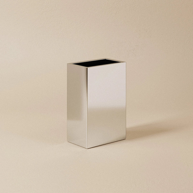 Portaspazzolini Da Appoggio Cromo Bathlifea Cosmic montato a parete, vista del design e della finitura - Industrias Cosmic