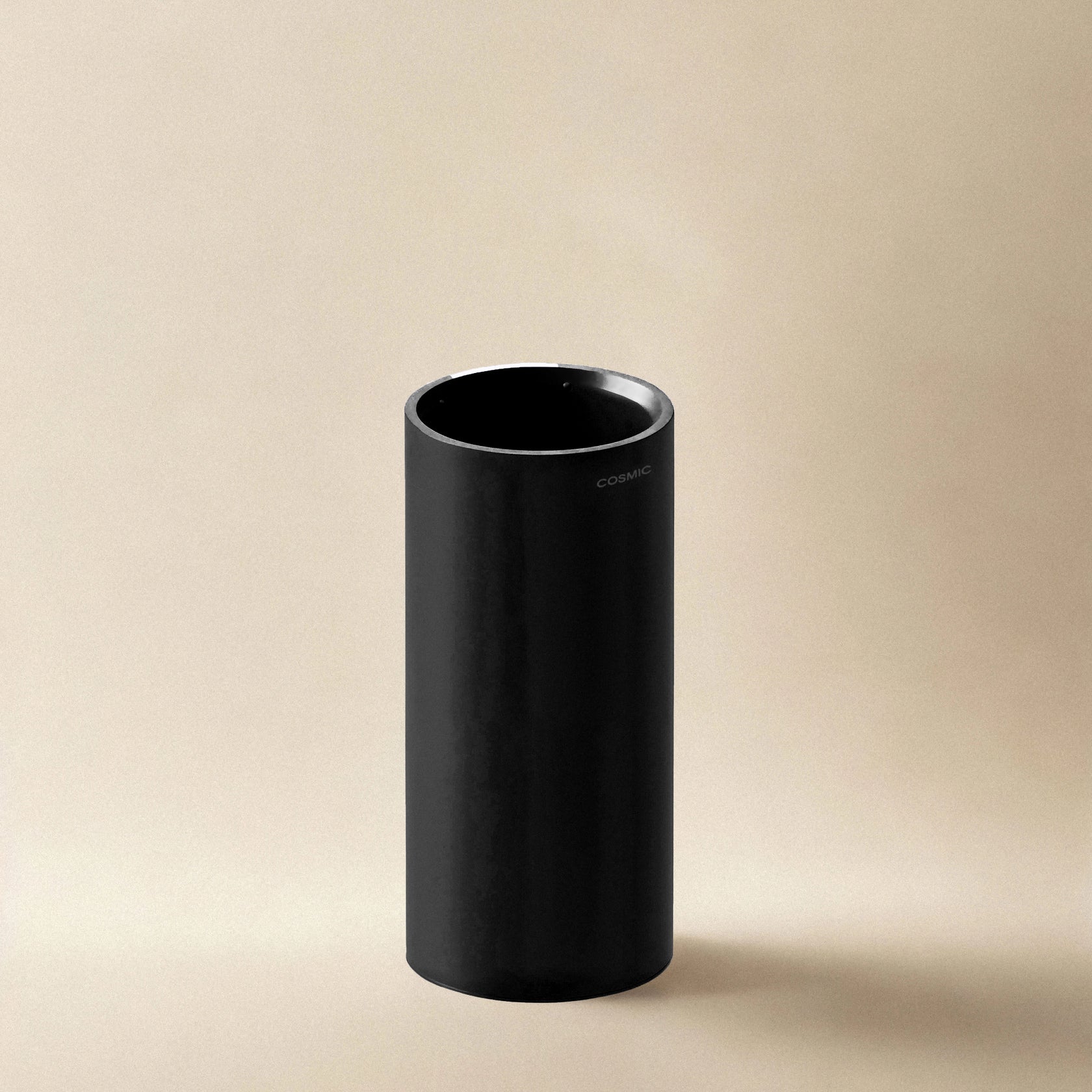 Portaspazzolini Da Appoggio Nero Satinato Logic Cosmic montato a parete, vista del design e della finitura - Industrias...