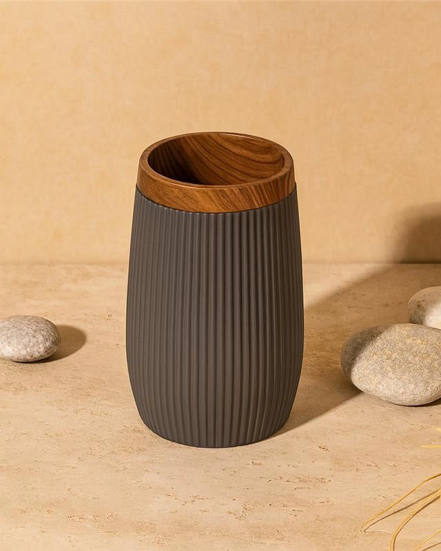 Portaspazzolini in plastica grigio London in abs montato a parete, vista del design e della finitura - Exagonshop