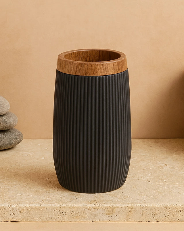 Portaspazzolini in plastica nero London in abs e opaco montato a parete, vista del design e della finitura - Exagonshop