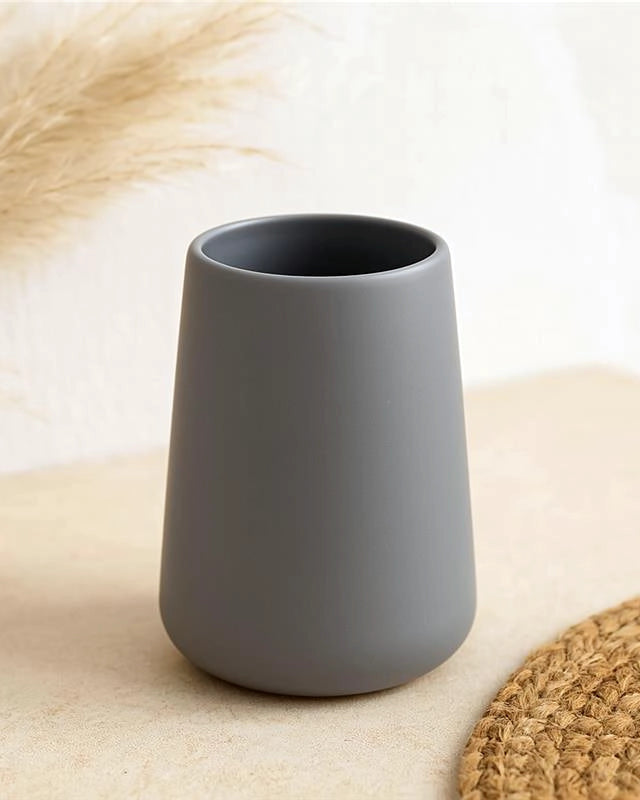 Portaspazzolino in ceramica grigio Sidney montato a parete, vista del design e della finitura - Exagonshop
