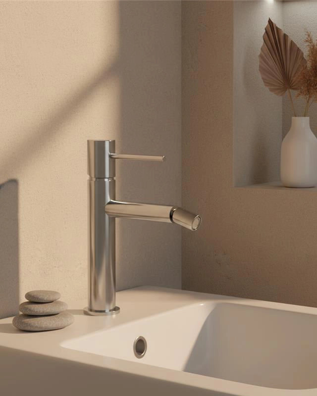 Rubinetto bidet monocomando con flessibili cromo Hidden Cromo Lucido, vista frontale della maniglia e della bocca di...