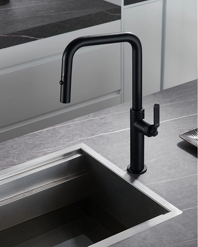 Rubinetto da cucina estraibile Selena nero opaco, dettaglio della doccetta estraibile - Exagonshop