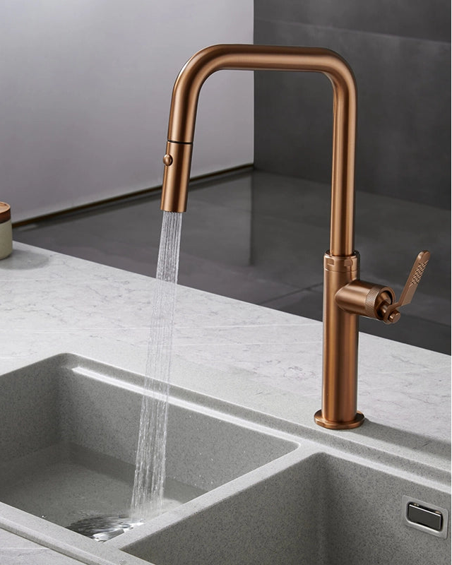 Rubinetto da cucina estraibile Selena oro rosa spazzolato, dettaglio della doccetta estraibile - Exagonshop