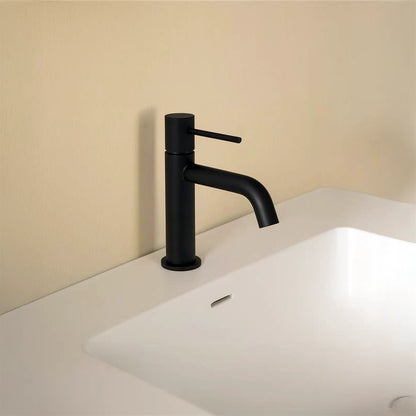 Rubinetto lavabo monocomando nero opaco con flessibili Hidden