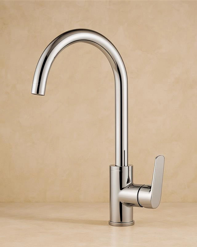 Rubinetto lavello cucina Belida cromo in opaco e naturale installato su lavello, vista della bocca e della leva - Exagonshop