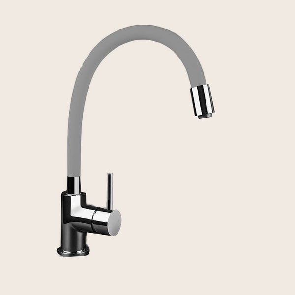 Rubinetto lavello cucina con canna flessibile grigio Cromo installato su lavello, vista della bocca e della leva - Exagonshop