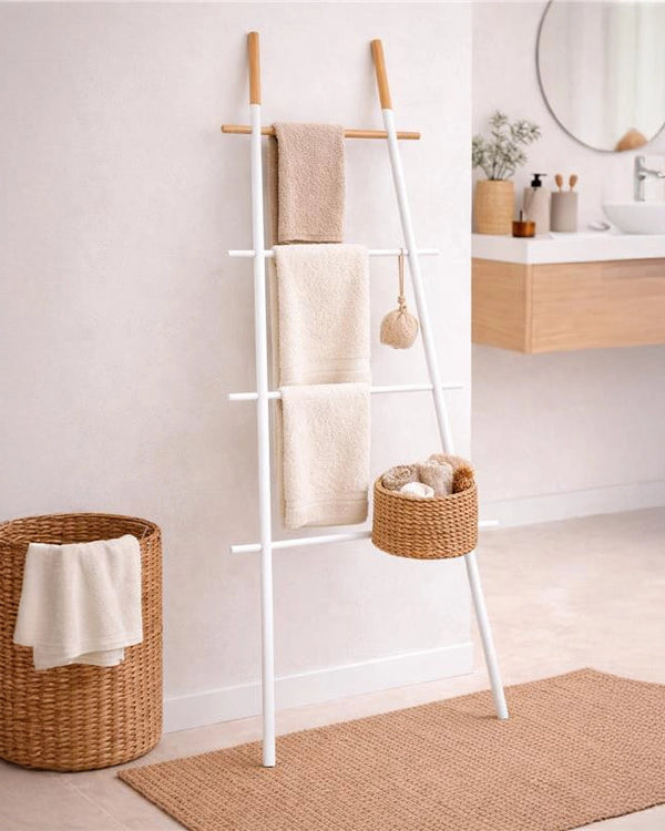 Scala portasciugamani 70x170 in acciaio bianco in naturale montato a parete, vista del design e della finitura - Exagonshop