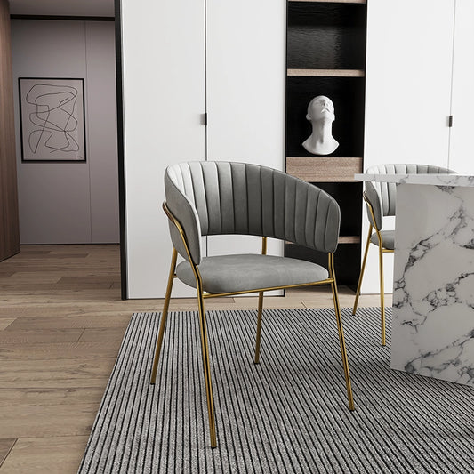 Sedia con braccioli effetto velluto grigio