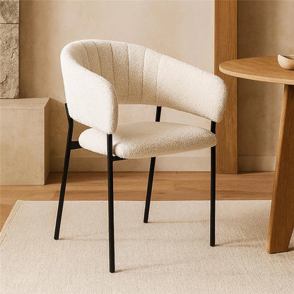 Sedia con braccioli in tessuto boucle imbottito bianco