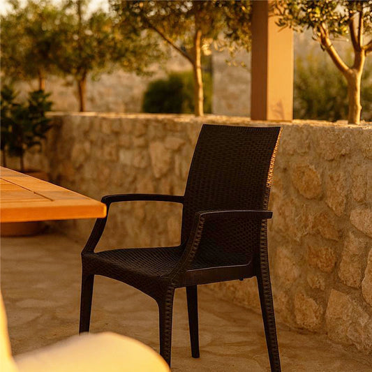 Sedia da esterno antracite effetto rattan con braccioli Grandsoleil Bistrot