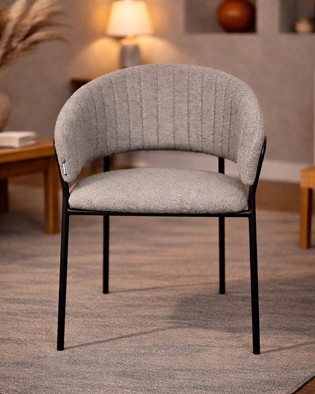 Sedia da pranzo effetto boucle Korinne grigio, vista laterale della struttura e del profilo - Exagonshop
