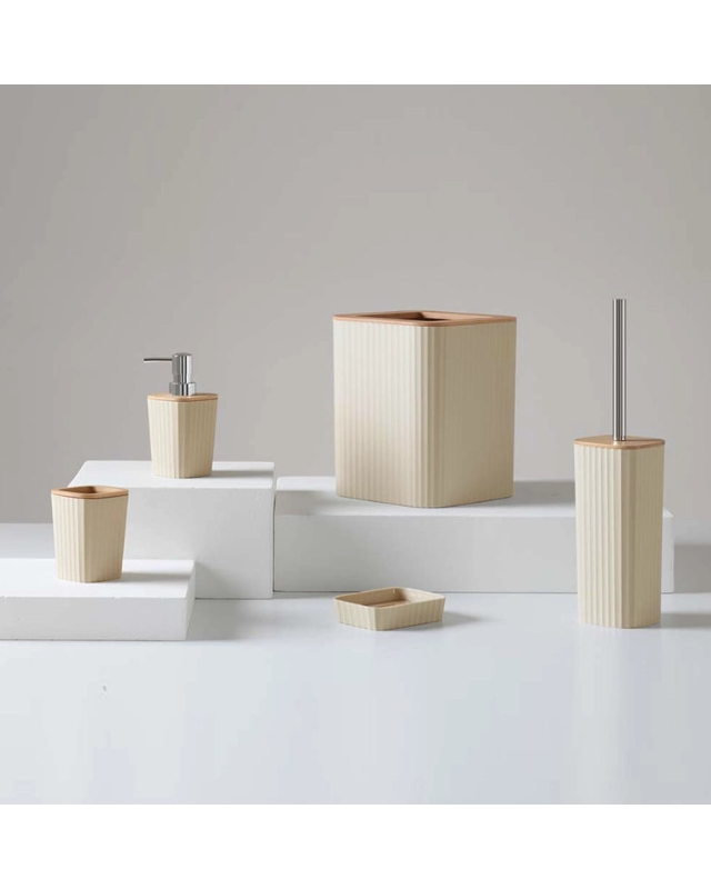 Set accessori bagno crema 5 pz Show in naturale montato a parete, vista del design e della finitura - Exagonshop