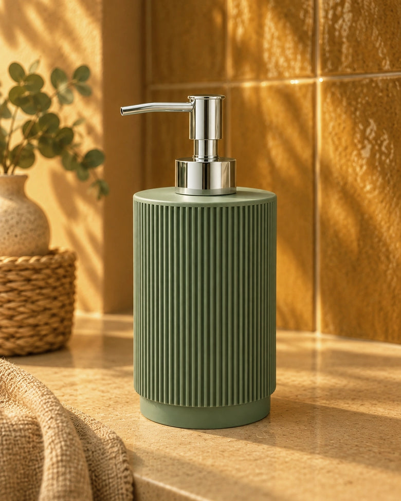 Set accessori bagno Venice verde cromo EXA48133, dispenser sapone con pompa cromata, vista ravvicinata
