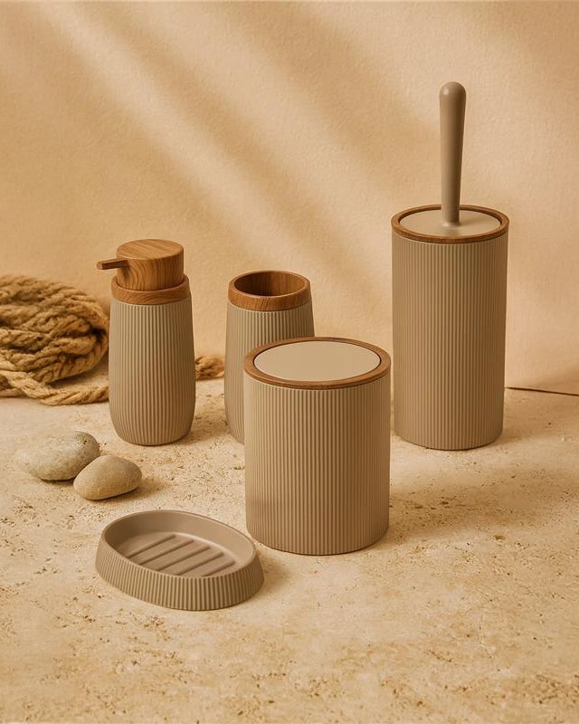 Set accessori bagno tortora 5pz London montato a parete, vista del design e della finitura - Exagonshop