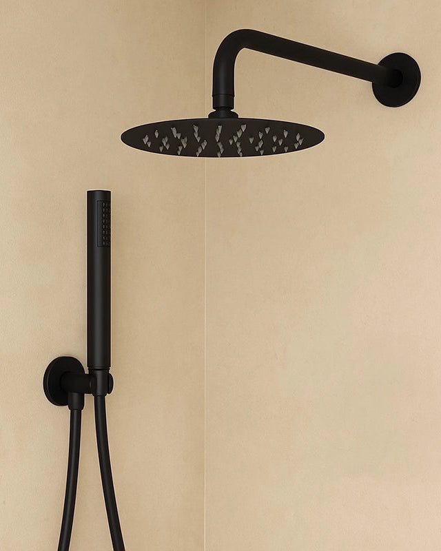 Set doccia soffione e doccetta in acciaio nero opaco, vista frontale della maniglia e della bocca di erogazione - Exagonshop