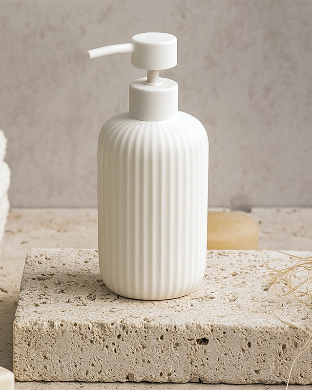 Dispenser portasapone da appoggio in ceramica bianco color montato a parete, vista del design e della finitura - Exagonshop