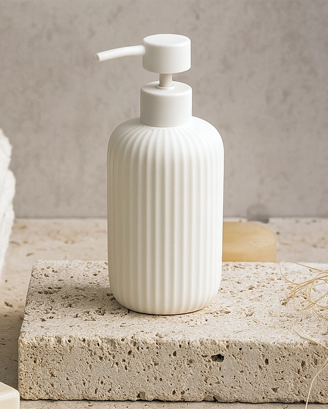 Set accessori bagno in ceramica bianco Color 3pz, vista laterale del profilo a muro - Exagonshop
