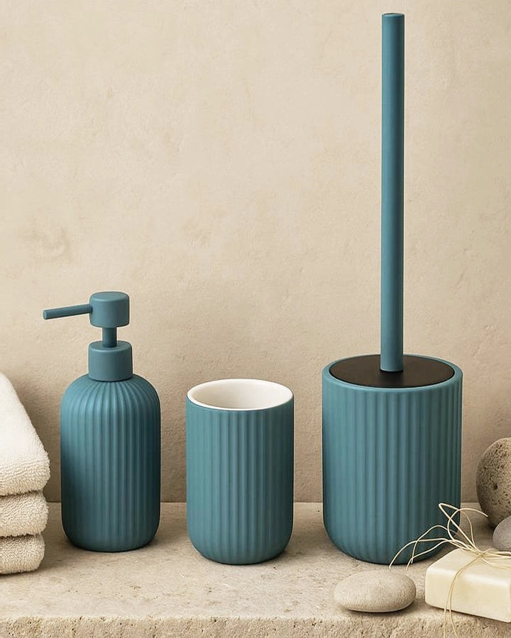 Set accessori bagno in ceramica blu pastello Color 3pz montato a parete, vista del design e della finitura - Exagonshop