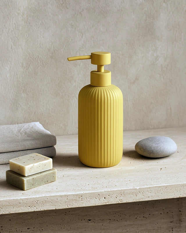 Dispenser portasapone liquido da appoggio in ceramica montato a parete, vista del design e della finitura - Exagonshop