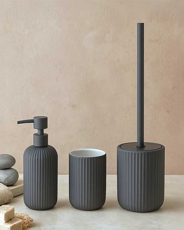 Set accessori bagno in ceramica grigio Color 3pz montato a parete, vista del design e della finitura - Exagonshop