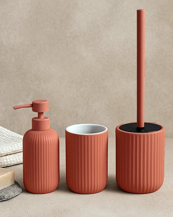 Set accessori bagno in ceramica rosso mattone Color 3pz montato a parete, vista del design e della finitura - Exagonshop