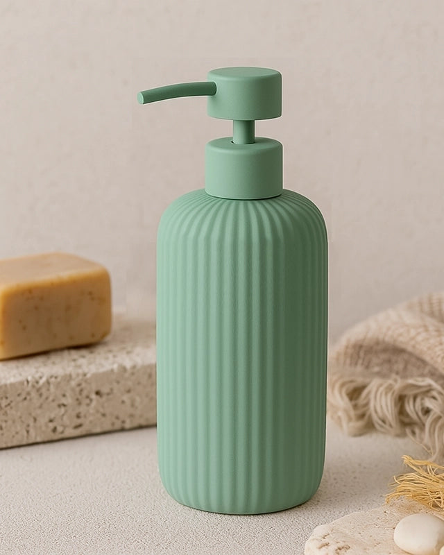 Dispenser portasapone liquido da appoggio in ceramica verde in naturale montato a parete, vista del design e della...