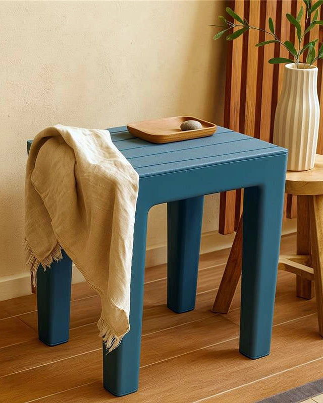 Sgabello bagno in plastica blu pastello Woody in naturale montato a parete, vista del design e della finitura - Exagonshop