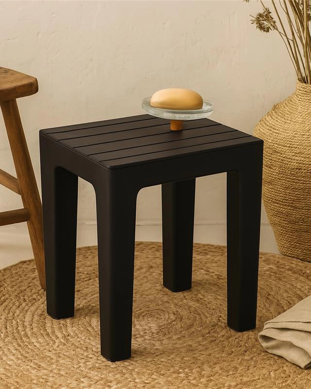 Sgabello bagno in plastica nero Woody montato a parete, vista del design e della finitura - Exagonshop