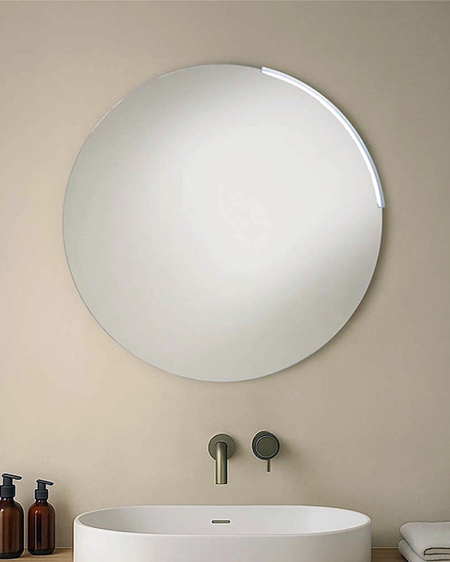 Specchio 70 cm tondo bagno con lampada accesa in ambiente, design e diffusione della luce - Exagonshop